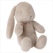 Load image into Gallery viewer, Plush bunny - oyster
