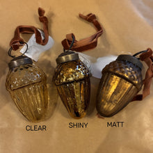 Load image into Gallery viewer, Xmas dec - acorn - gold
