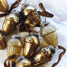 Load image into Gallery viewer, Xmas dec - acorn - gold
