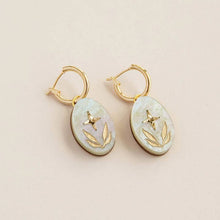 Load image into Gallery viewer, Celestial seaweed oval hoop earrings - pearly mint - silver
