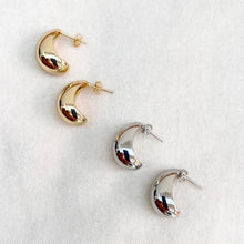Load image into Gallery viewer, Chunky tear drop stud earrings - gold or silver
