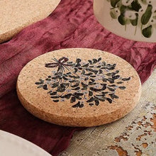 Load image into Gallery viewer, Mini ceramic stand - mistletoe
