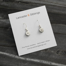 Load image into Gallery viewer, Daisy drop earrings
