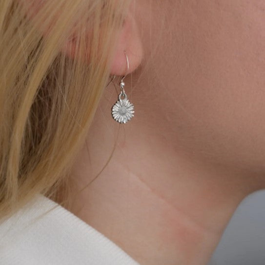 Daisy drop earrings