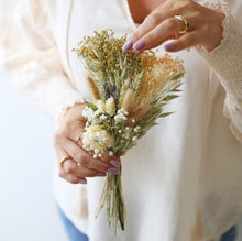 Load image into Gallery viewer, Dried flowers posies
