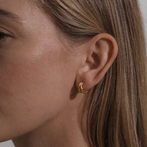 Duo illusion huggies earrings - gold