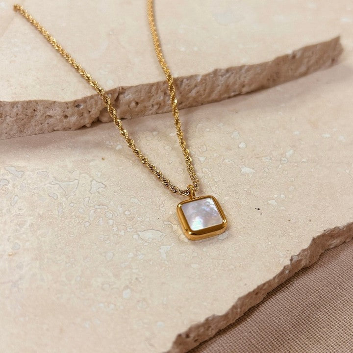 Everyday mother of pearl necklace