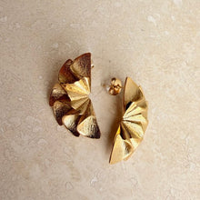 Load image into Gallery viewer, Everyday ruffle earrings - gold
