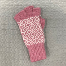 Load image into Gallery viewer, Fingerless honeycomb gloves - pink
