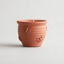 Load image into Gallery viewer, Nature&#39;s garden - small bee candle pot - geranium
