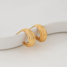 Load image into Gallery viewer, Ines stud earrings - gold
