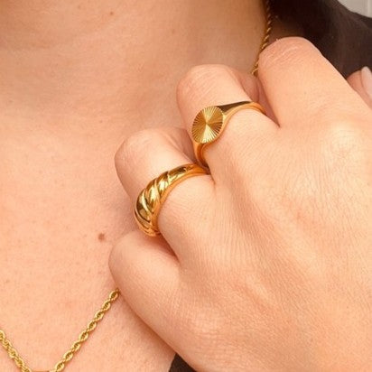 Croissant ring - gold
