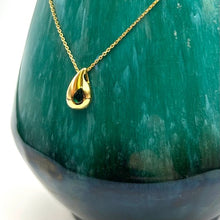 Load image into Gallery viewer, Green droplet necklace

