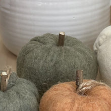 Load image into Gallery viewer, Felt pumpkin dec - green
