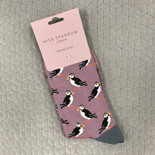 Load image into Gallery viewer, Puffins socks - mauve
