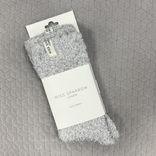 Load image into Gallery viewer, Fuzzy plain socks - various colours
