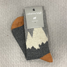 Load image into Gallery viewer, Lambswool socks - mountains - grey
