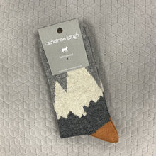 Load image into Gallery viewer, Lambswool socks - mountains - grey
