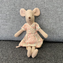 Load image into Gallery viewer, Mum mouse

