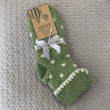 Load image into Gallery viewer, Cuff socks - green with cream stars
