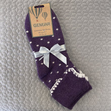 Load image into Gallery viewer, Cuff socks - purple with cream spots
