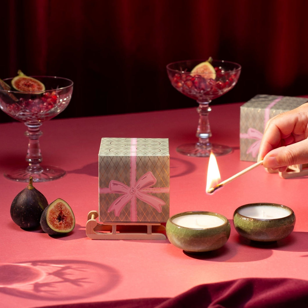 Xmas bow tea lights - myrrh & tonka (box of 2)