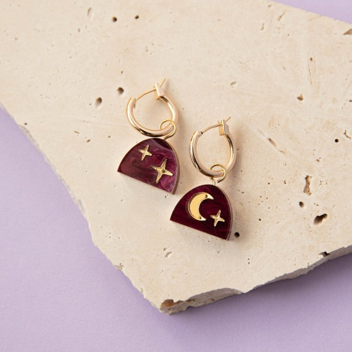 Moon rising arc stud earrings - merlot red marble