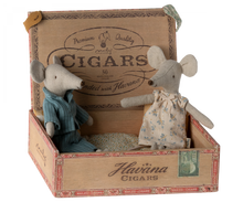 Load image into Gallery viewer, Mum &amp; Dad in a cigarbox
