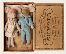 Load image into Gallery viewer, Mum &amp; Dad in a cigarbox
