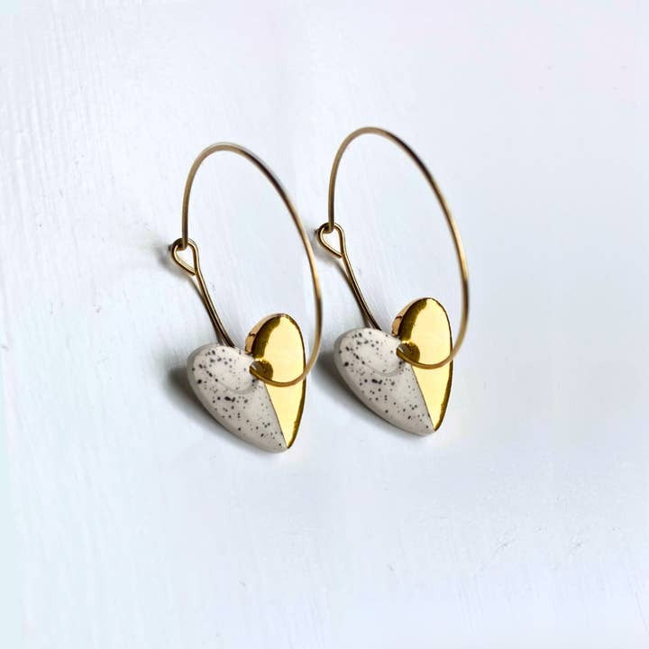 Hoop earrings with spotty heart charms - gold