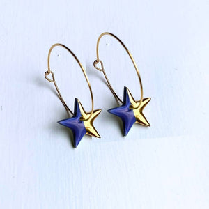 Hoop earrings with pink star charms - gold