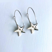 Load image into Gallery viewer, Hoop earrings with pink star charms - gold
