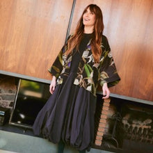 Load image into Gallery viewer, Orchid kimono - black
