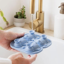 Load image into Gallery viewer, Penguin ice tray
