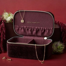 Load image into Gallery viewer, Quilted mini jewellery box - burgundy

