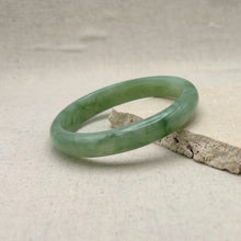 Load image into Gallery viewer, Resin slim bangle - sage

