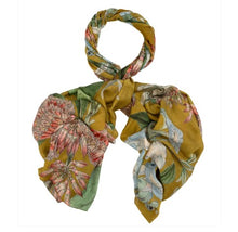 Load image into Gallery viewer, Rhodoleia scarf - gold
