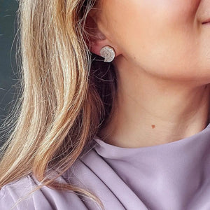 Shell hoop necklace