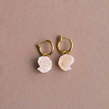 Load image into Gallery viewer, Shell hoop earrings - pearly white - gold
