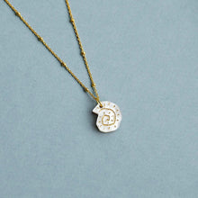 Load image into Gallery viewer, Shell hoop necklace
