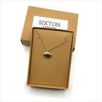 Shell pendant necklace