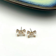 Load image into Gallery viewer, Sparkle bow earrings
