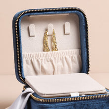 Load image into Gallery viewer, Square travel case - navy
