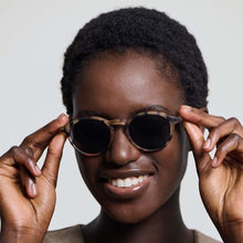 Load image into Gallery viewer, Sunglasses - D light tortoise
