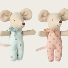 Load image into Gallery viewer, Baby mice - twins in box
