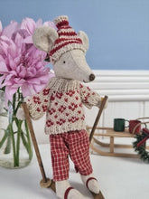 Load image into Gallery viewer, Winter mouse with ski set - mum - red
