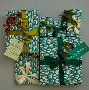 Geo flower gift wrap green