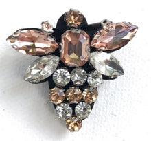 Load image into Gallery viewer, Queen bee pin brooch - champagne
