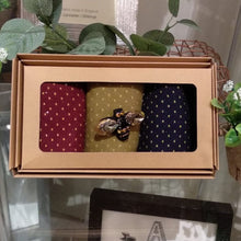Load image into Gallery viewer, Carnaby sock box - with bumblebee pin (3 pairs)
