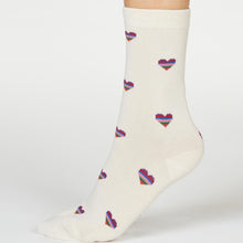 Load image into Gallery viewer, Cretia heart stripe socks
